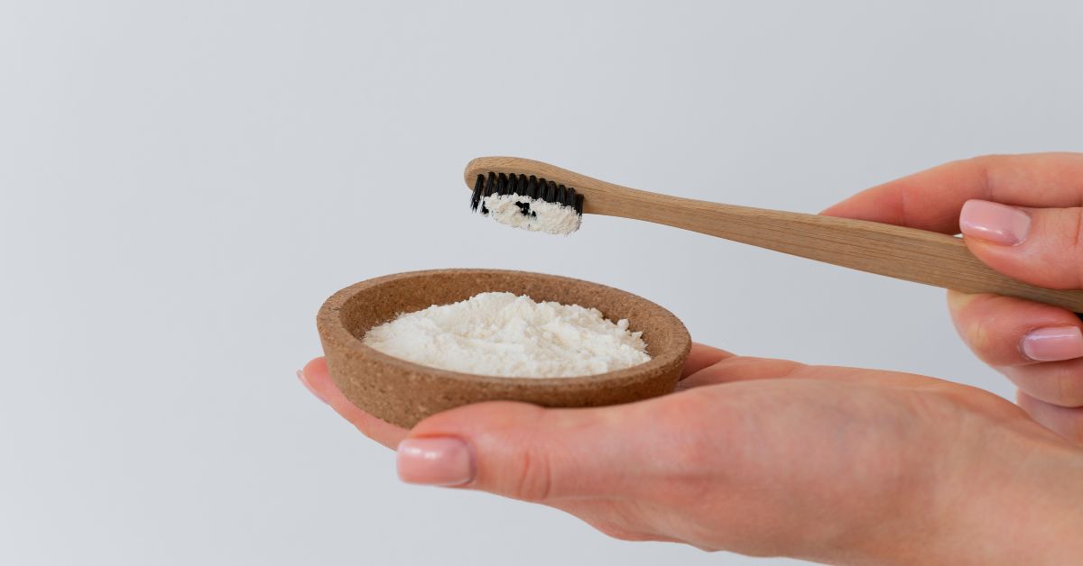 can you use baking soda to brush your teeth