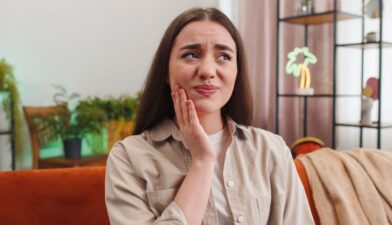 how does an infected wisdom tooth look like