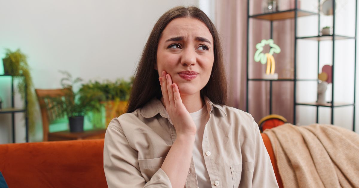 how does an infected wisdom tooth look like